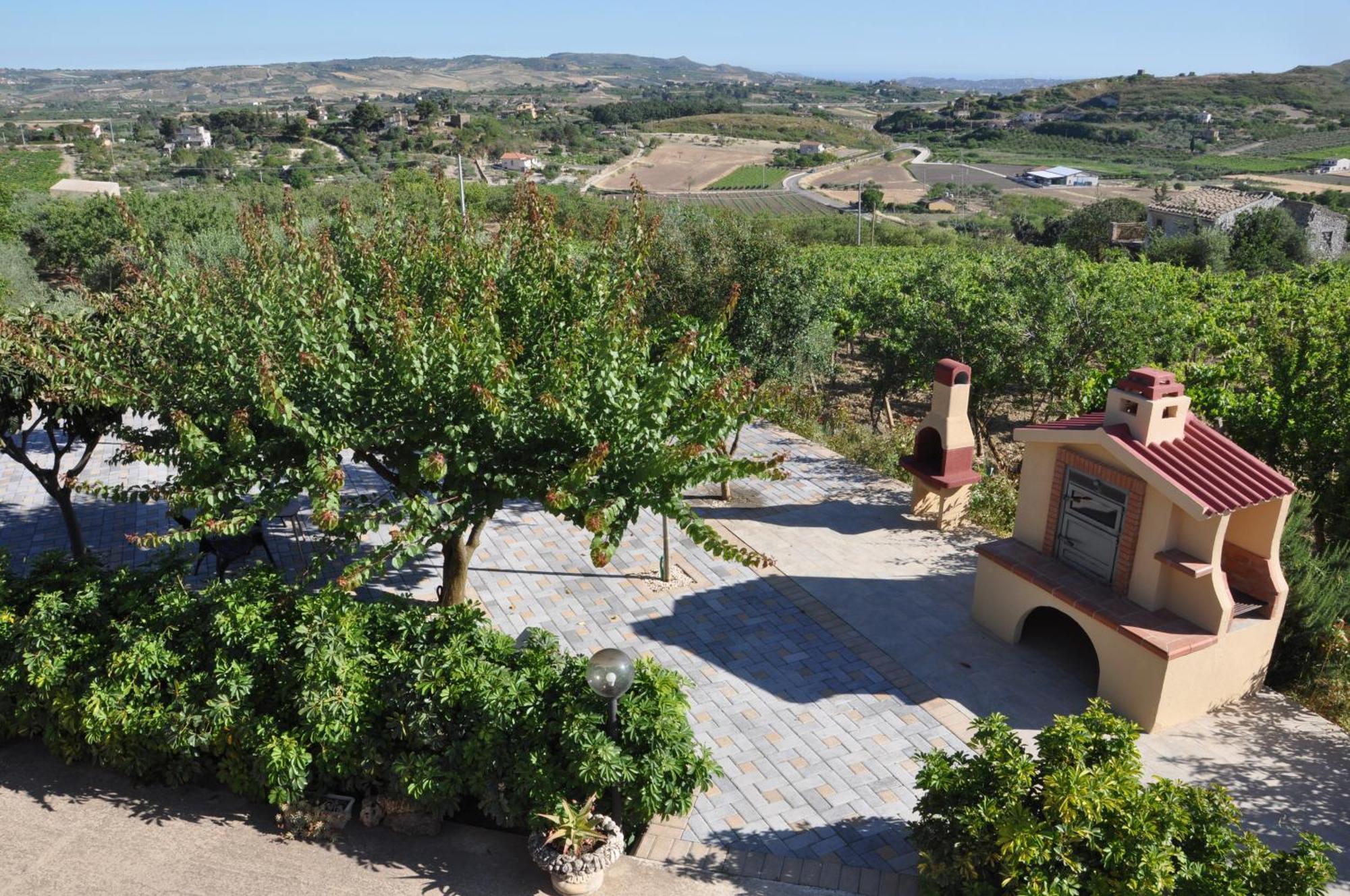 B&B La Terrazza Degli Scrittori Racalmuto Exteriör bild